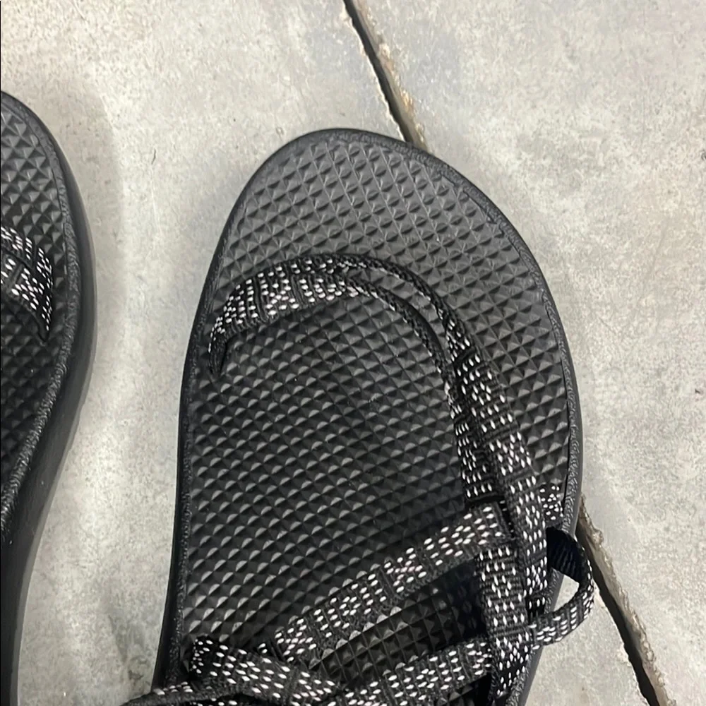 New Chaco ZX1 EcoTread Strappy Outdoor Sandals Kid 6 Woman 7-7.5 Black White